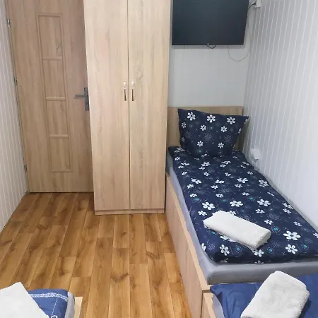 - 2 Sypialnie, Kuchnia, Lazienka - 6 Osobowy N6 - Freezerhause Izdebno- Noclegigrodziskpl 792-535-535 *