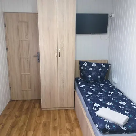 - 2 Sypialnie, Kuchnia, Lazienka - 6 Osobowy N6 - Freezerhause Izdebno- Noclegigrodziskpl 792-535-535 شقة *