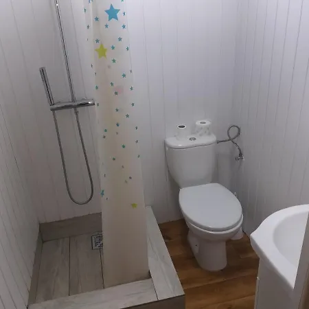 - 2 Sypialnie, Kuchnia, Lazienka - 6 Osobowy N6 - Freezerhause Izdebno- Noclegigrodziskpl 792-535-535 *