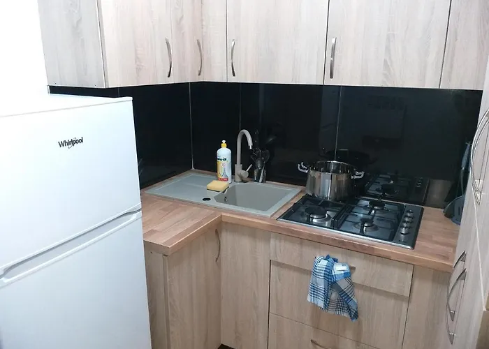 - 2 Sypialnie, Kuchnia, Lazienka - 6 Osobowy N6 - Freezerhause Izdebno- Noclegigrodziskpl 792-535-535