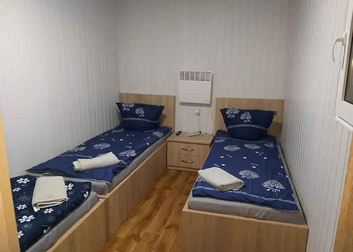 - 2 Sypialnie, Kuchnia, Lazienka - 6 Osobowy N6 - Freezerhause Izdebno- Noclegigrodziskpl 792-535-535