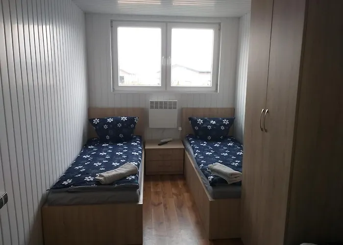 - 2 Sypialnie, Kuchnia, Lazienka - 6 Osobowy N6 - Freezerhause Izdebno- Noclegigrodziskpl 792-535-535 * Izdebno Koscielne