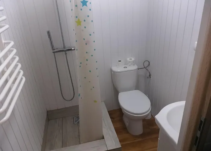 - 2 Sypialnie, Kuchnia, Lazienka - 6 Osobowy N6 - Freezerhause Izdebno- Noclegigrodziskpl 792-535-535 *